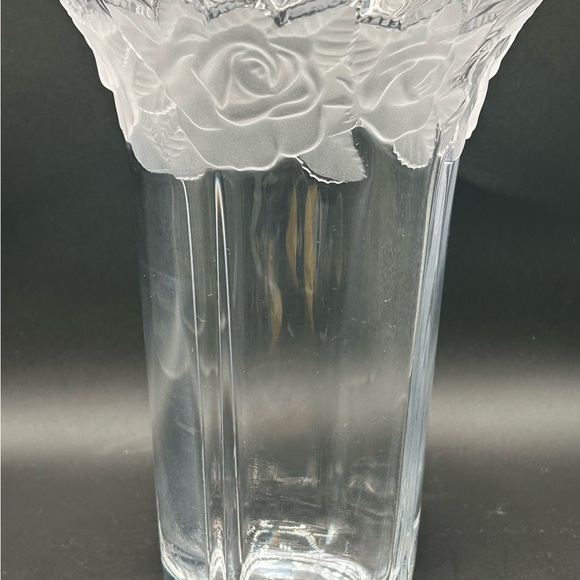 Mikasa Other - MIKASA STUDIO NOVA "WINTER ROSE" FLOWER VASE